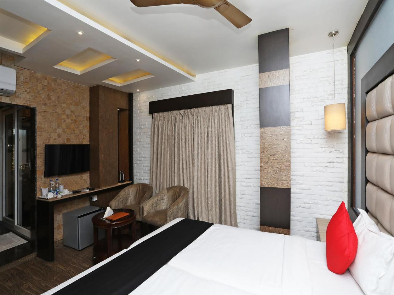 Hotel Acme Калькутта Экстерьер фото