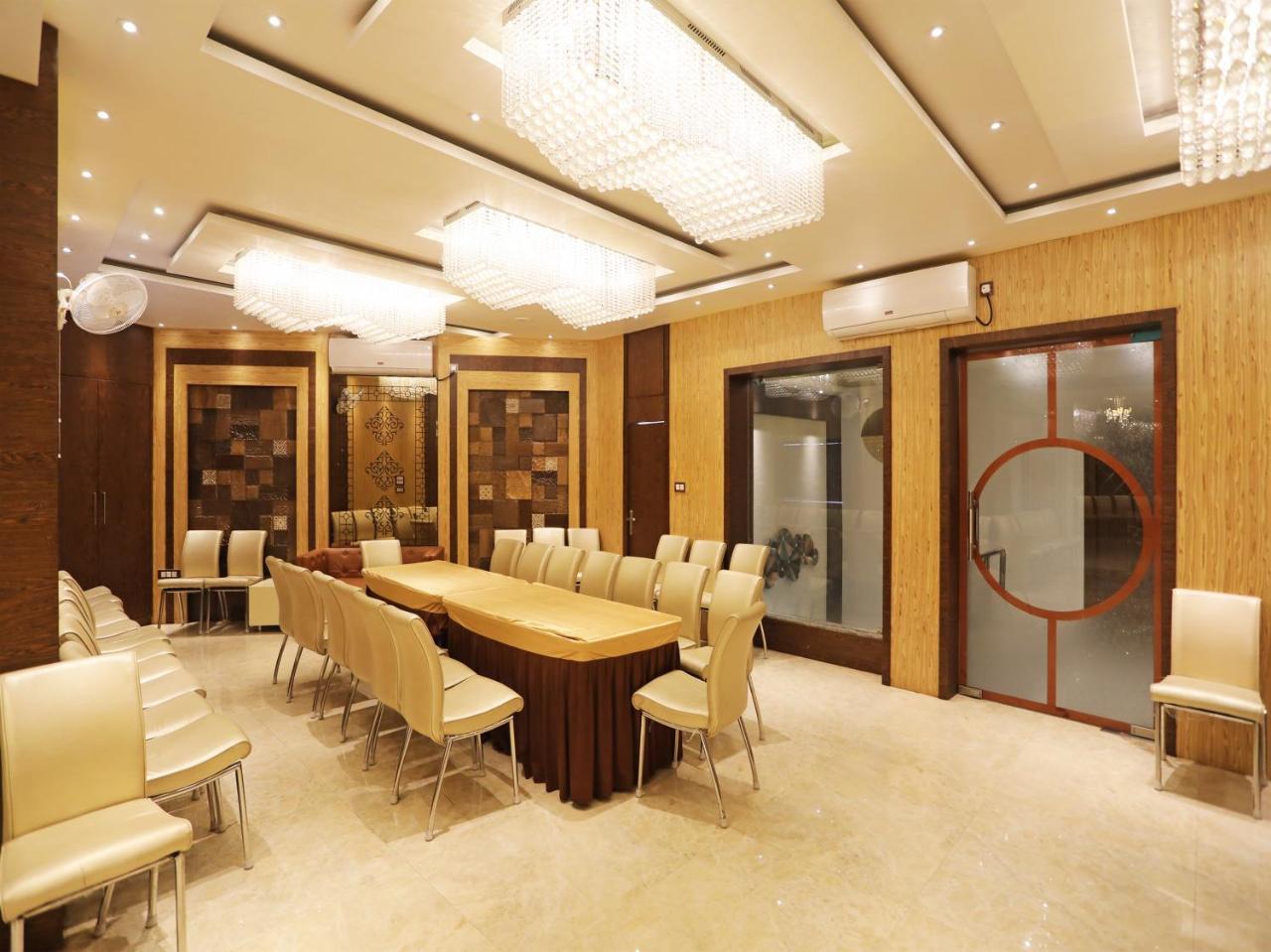 Hotel Acme Калькутта Экстерьер фото